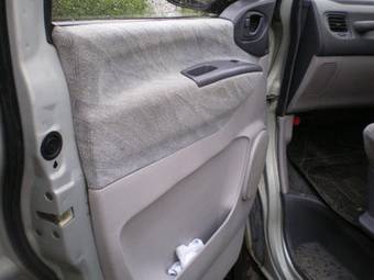 1996 Mitsubishi Delica Pictures