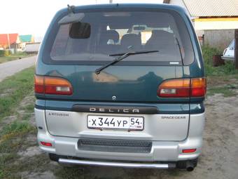 1996 Mitsubishi Delica Pictures