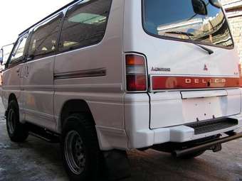 1997 Mitsubishi Delica Pictures