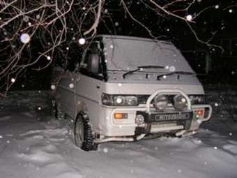 1997 Mitsubishi Delica Photos