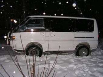 1997 Mitsubishi Delica Photos