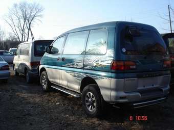 1997 Mitsubishi Delica Photos