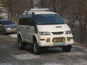 1997 Mitsubishi Delica Photos