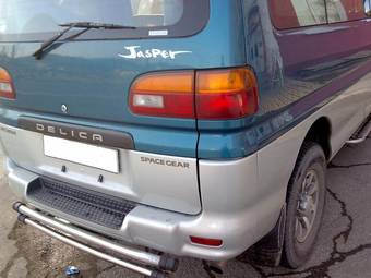 1997 Mitsubishi Delica Images