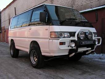 1997 Mitsubishi Delica Photos