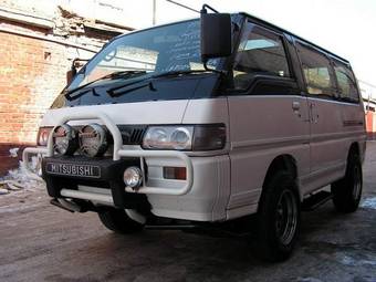 1997 Mitsubishi Delica Photos