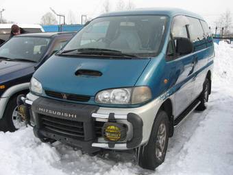 1997 Mitsubishi Delica Photos