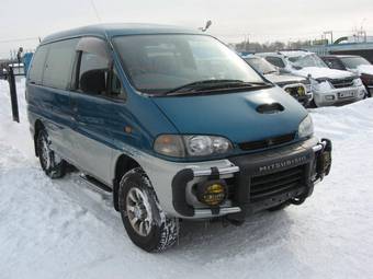 1997 Mitsubishi Delica Photos