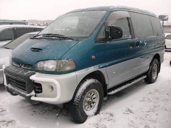 1997 Mitsubishi Delica Photos