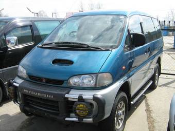 1997 Mitsubishi Delica Photos