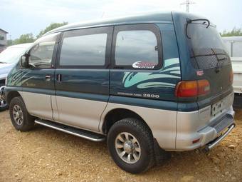 1997 Mitsubishi Delica Photos