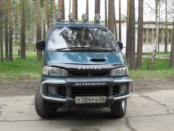 1997 Mitsubishi Delica Photos