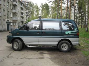 1997 Mitsubishi Delica Photos