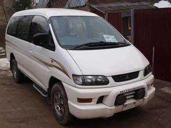 1997 Mitsubishi Delica Photos