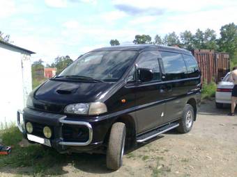 1997 Mitsubishi Delica Pictures