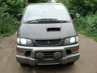 1997 Mitsubishi Delica Photos