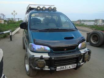 1997 Mitsubishi Delica Photos