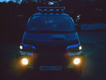 1997 Mitsubishi Delica Photos