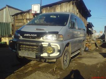 1997 Mitsubishi Delica Photos