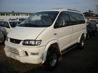 1997 Mitsubishi Delica Photos