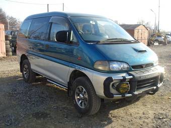 1997 Mitsubishi Delica Photos