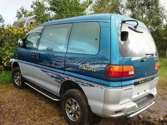 1997 Mitsubishi Delica Photos