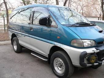 1997 Mitsubishi Delica Photos
