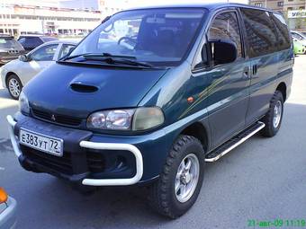 1997 Mitsubishi Delica Photos