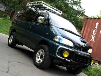 1997 Mitsubishi Delica Pictures