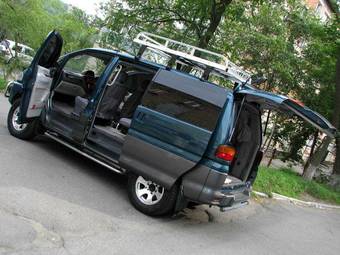 1997 Mitsubishi Delica Photos