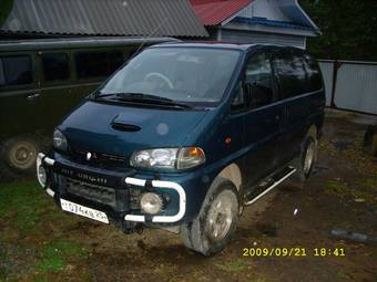 1997 Mitsubishi Delica Photos