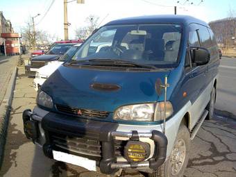 1997 Mitsubishi Delica Pictures