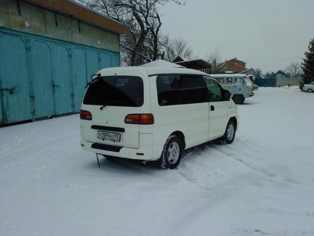 1998 Mitsubishi Delica