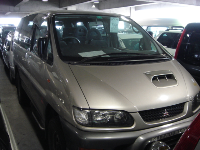 1998 Mitsubishi Delica Photos