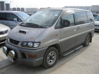 1998 Mitsubishi Delica Pictures