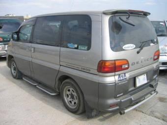 1998 Mitsubishi Delica Photos