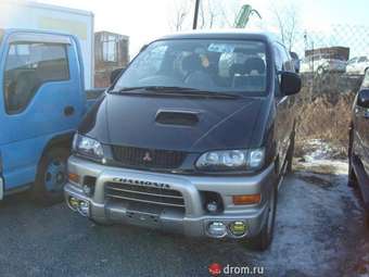 1998 Mitsubishi Delica Photos
