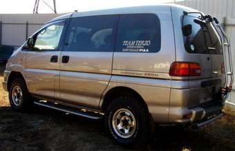 1998 Mitsubishi Delica Photos