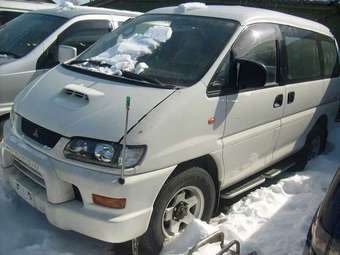 1998 Mitsubishi Delica Photos