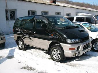 1998 Mitsubishi Delica Photos