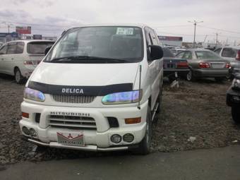 1998 Mitsubishi Delica Photos