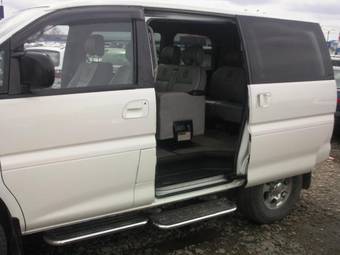 1998 Mitsubishi Delica Photos