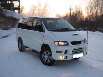 1998 Mitsubishi Delica Photos