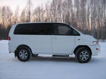 1998 Mitsubishi Delica Photos