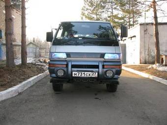 1998 Mitsubishi Delica Photos