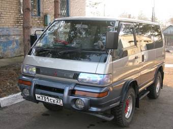 1998 Mitsubishi Delica Pics