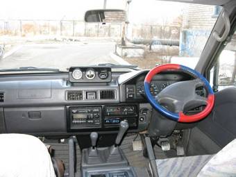 1998 Mitsubishi Delica Pictures