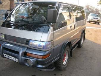 1998 Mitsubishi Delica Photos