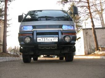 1998 Mitsubishi Delica Pictures