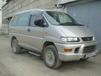 1998 Mitsubishi Delica Photos